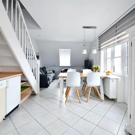 Haus Windhuug 5 Apartamento Utersum